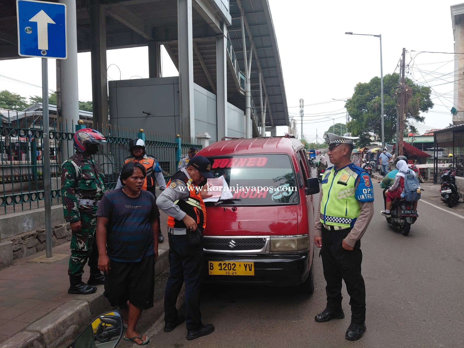 Sudinhub Jakarta Timur Turun Tangan Tertibkan Angkot Melanggar Aturan Parkir di Stasiun Cakung