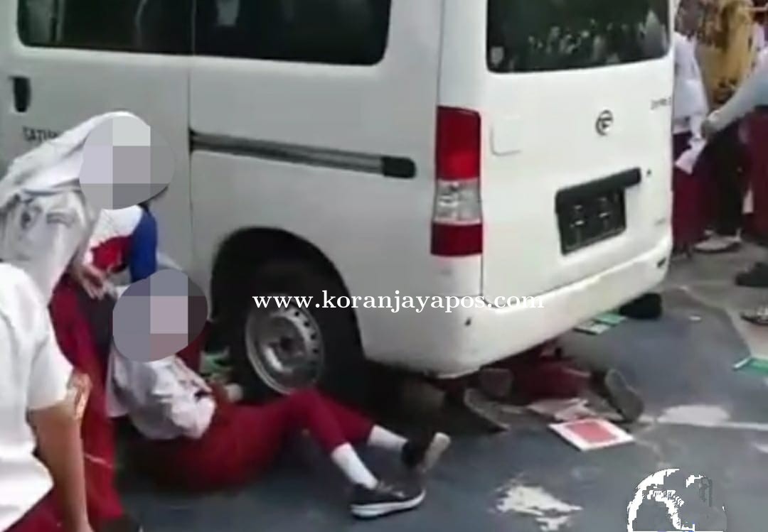 Mobil MBG Tabrak Kerumunan Siswa di SDN Kalibaru 01 Cilincing Polisi Lakukan Olah TKP