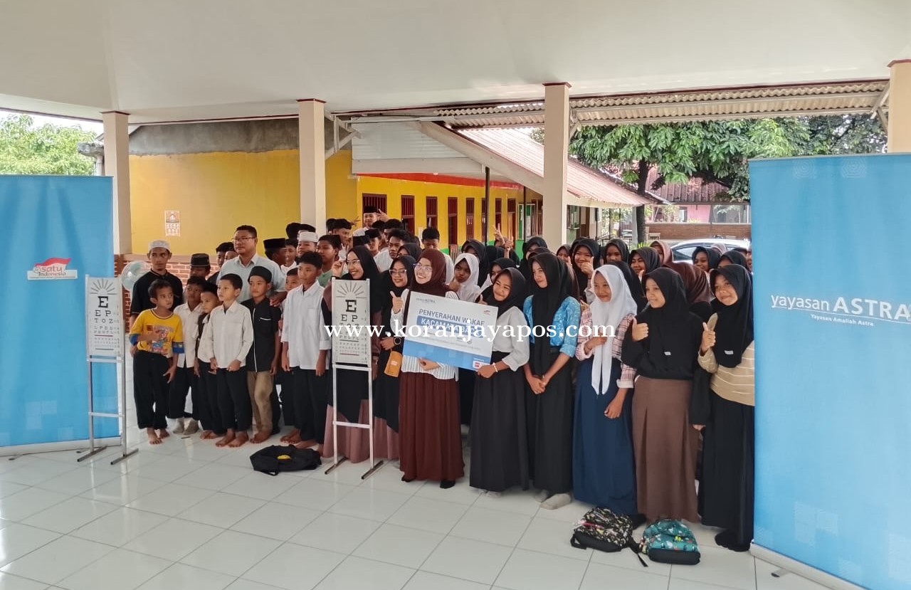 Jufi dan Yayasan Astra Gelar Wakaf Kacamata Untuk Pelajar Duafa di Bantar Gebang