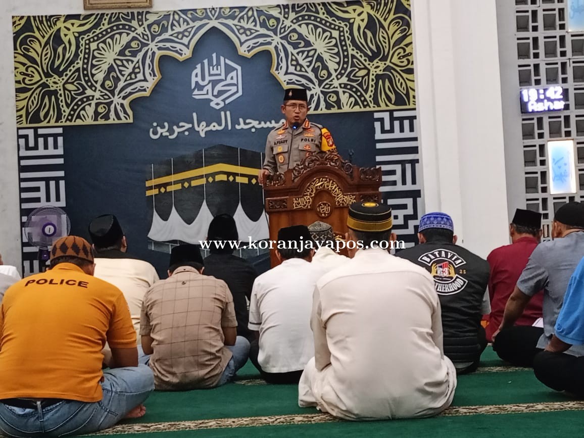 Sholat Tarawih Berjamaah di Masjid Al- Muhajirin di Rsn.Nagrak bersama Kapolres Metro Jakarta Utara
