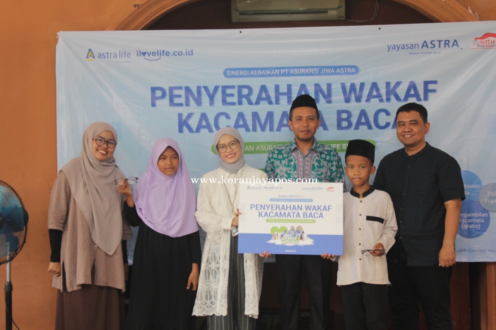 Wujudkan Akses Kesehatan Mata, Yayasan Astra dan Astra Life Salurkan Kacamata untuk Siswa Prasejahtera