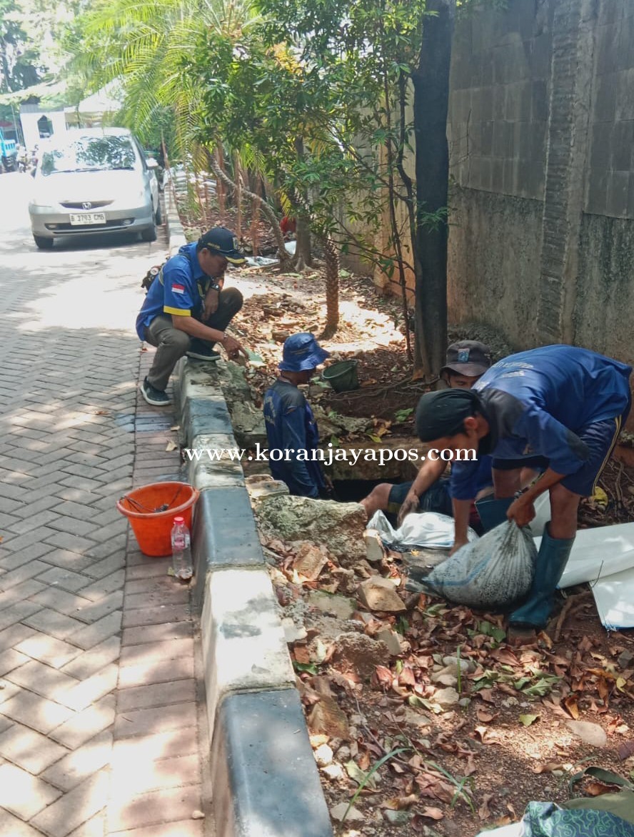 SDA Jakarta Utara Bersihkan 917 Meter Saluran di Kantor Walikota, Cegah Genangan Saat Musim Hujan